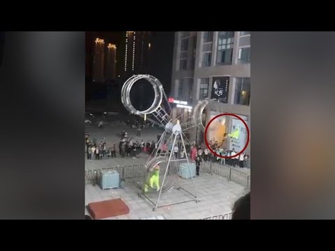 شاهد لاعب أكروبات يطير في الهواء