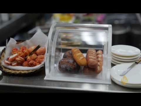 شاهد عائلة يابانية تتوارث فن تصغير الأشياء