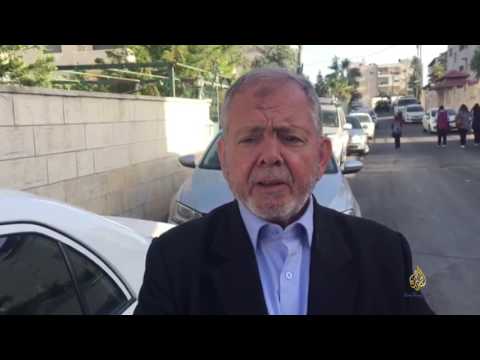 بالفيديو  مقدسي يؤكد اعتداء مستوطنين على سيارات فلسطينية