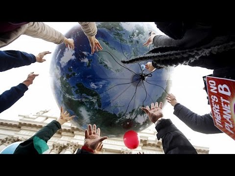 بالفيديو دونالد ترامب يلتقي مستشاريِه الاقتصاديين لمناقشةِ المشاركة في اتفاق المناخ