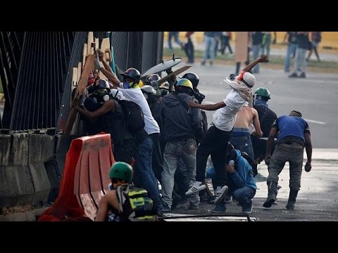 بالفيديو 36 قتيلا خلال 5 أسابيع في مظاهرات فنزويلا