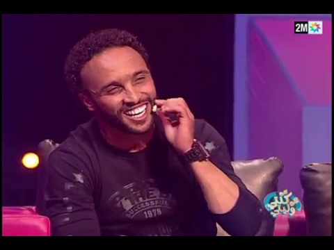 شاهد عصام الراقي يغني أغنية زهير بهاوي تسالا لي الصولد