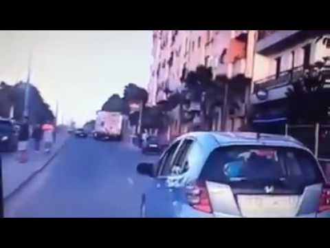 شاهد اعتقال سائق صدم دراجة نارية في المغرب
