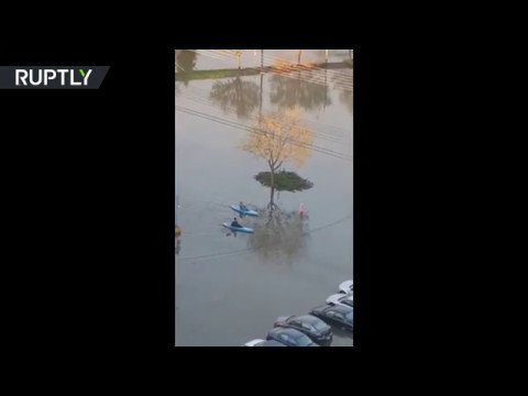 فيضانات وأمطار كندا تُجبر السكان على الاستعانة بالزوارق