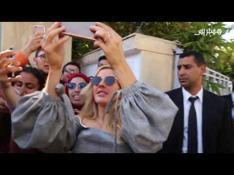 شاهد إيلي غولدينغ وسط معجبيها في كواليس موازين