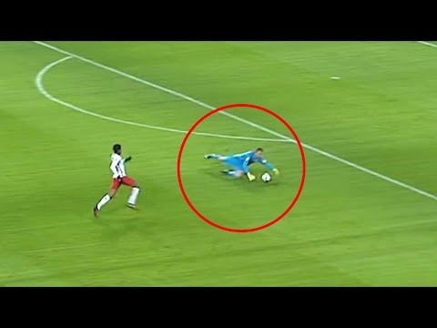 حراس تصدوا للكرة بأيديهم خارج منطقة الجزاء