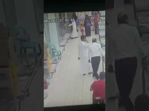 شاهد امرأة تسرق طفلة من ذويها