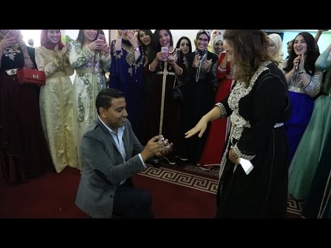 شاهد مغربية كادت أن يُغمى عليها فرحًا لحظة طلب يدها للزواج