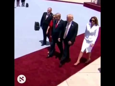 شاهد دونالد ترامب يتعرض لموقف مُحرج في إسرائيل بسبب زوجته