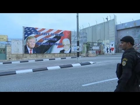 الرئيس الأميركي يلتقي نظيره الفلسطيني في الضفة الغربية