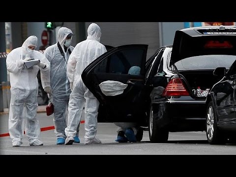 شاهد  إصابة رئيس الوزراء اليوناني الأسبق في التفجير الأخير