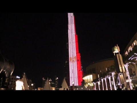 شاهد إضاءة برج خليفة بألوان علم مصر تضامنًا مع ضحايا اعتداء المنيا