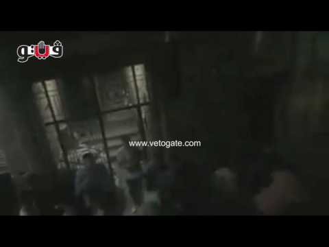 شاهد جريمة بشعة لشاب يقتل والده ووالدته وشقيقته