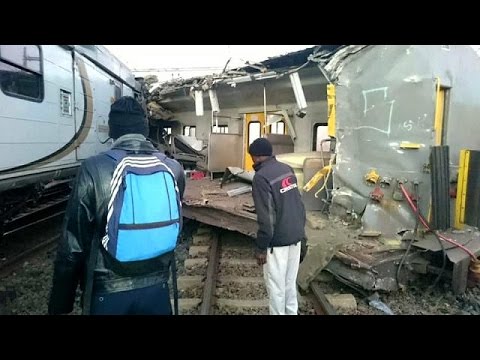 شاهد مقتل شخص وإصابة العشرات إثر اصطدام قطارين في جنوب أفريقيا