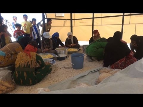 شاهد نازحون من الرقة السورية يحلمون بالعيد في مدينتهم المدمّرة