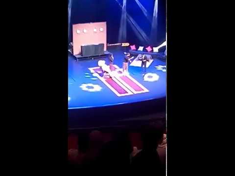 شاهد الجماهير تهاجم سارة وزوجها أبو جاد وتطردهما