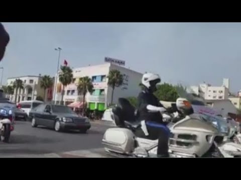 شاهد المواطنون يتفاعلون مع خروج الملك محمد السادس من القصر الملكي