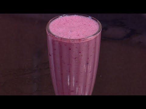 طريقة عمل مشروب الزبادي بالتوت