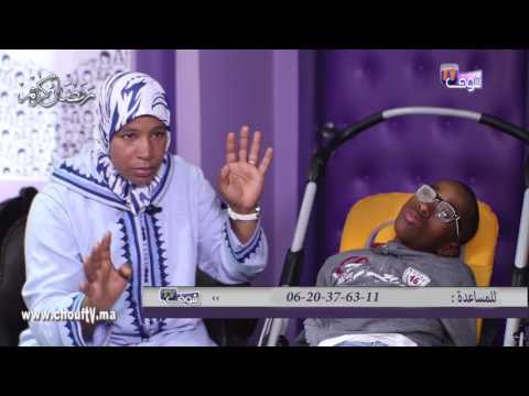 شاهد أم تبكي ابنها وتطالب بمساعدته بعد تعرضه إلى خطأ طبي