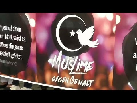 شاهد مسلمون يشاركون في مسيرة ضد التطرف في كولونيا