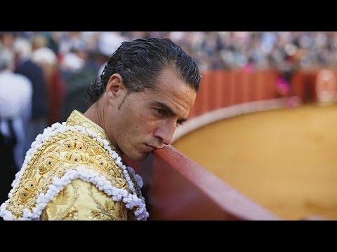 شاهد مقتل مصارع ثيران إسباني في حلبة في فرنسا