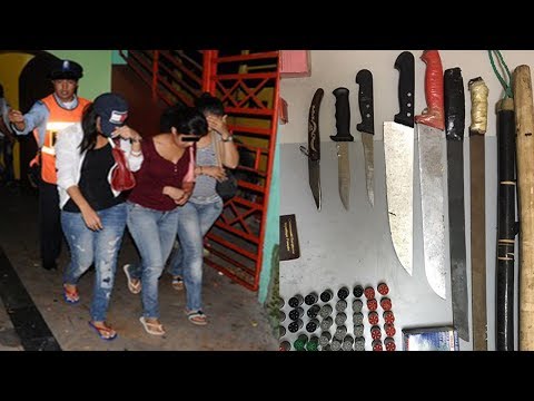 شاهد إلقاء القبض على 70 فتاة في مقهى للشيشة