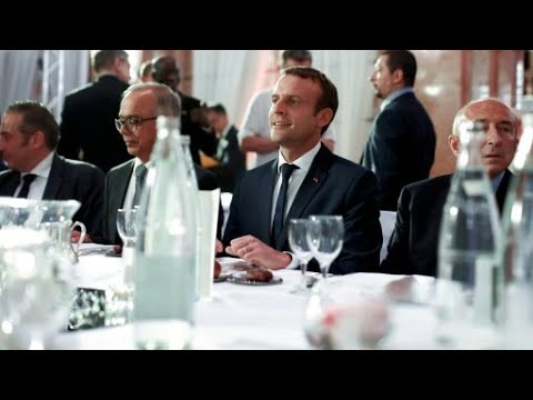 شاهد ماكرون يدعو إلى خوض معركة الفكر والإيمان