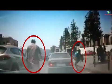 شاهد لصان يسرقان المواطنين في وضح النهار