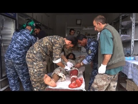 شاهد مركز طبي يحاول إنقاذ المصابين في المعارك مع الجهاديين خارج الرقة