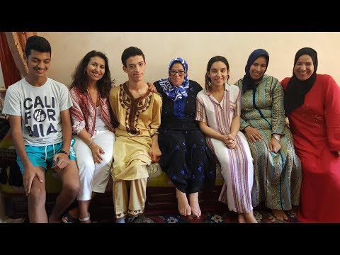 شاهد شاب مغربي يحلق بأجنحة الإعاقة في سماء الباك