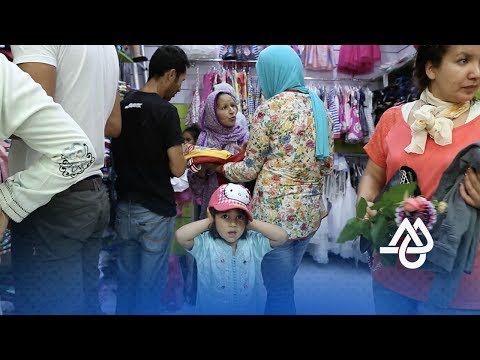 الإقبال على اقتناء ملابس الأطفال قبل العيد في المغرب