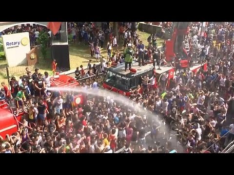 شاهد انطلاق مهرجان رش المياه في الفلبين