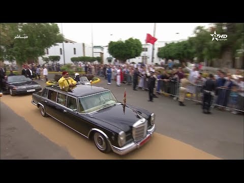 شاهد لحظة وصول الملك محمد السادس إلى المسجد المحمدي في الدار البيضاء