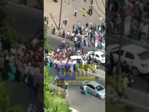 شاهد  سائق يضرب امرأة و يهرب بها