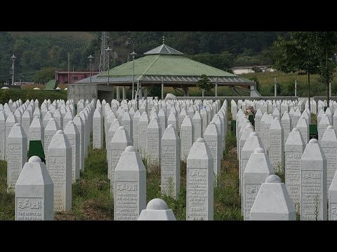 شاهد محكمة لاهاي تدين الحكومة الهولندية جزئيًا بمذبحة سربرينتشا