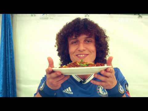 شاهد تجربة مثيرة لنجمي تشيلسي في طهي الطعام السنغافوري