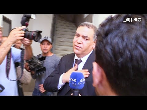 شاهد وزير الداخلية المغربي لفتيت يبلع لسانه