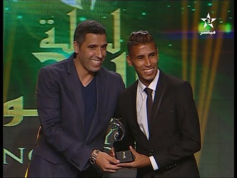 شاهد لحظة تتويج محمد أوناجم كأفضل لاعب في البطولة