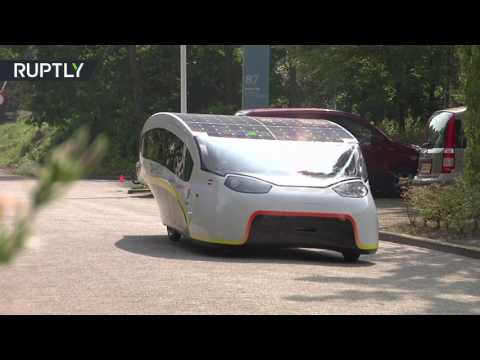 هولندا تعرض أول سيارة سياحية تعمل بالطاقة الشمسية