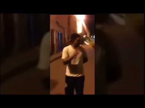 شاهد شخص مخمور يُحدث أفعال غريبة ديال الحومة