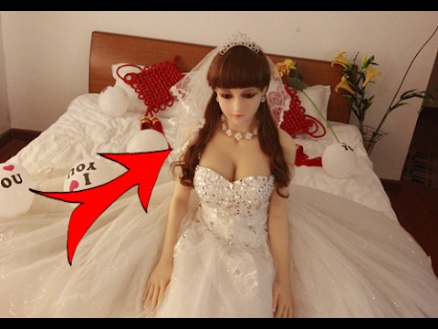 شاهد الدمى الجنسية تصيب الرجال بالعجز وأخطارها كثيرة