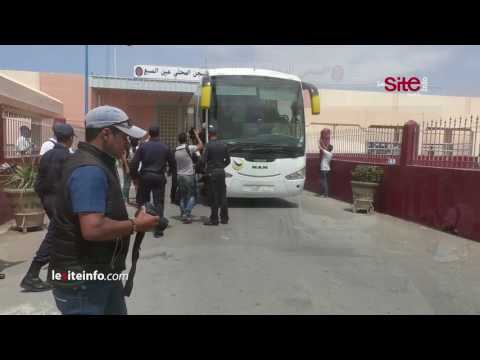 شاهد خروج عائلات معتقلي الحسيمة من سجن عكاشة