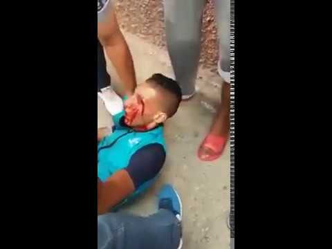 شاهد أهالي القنيطرة يقبضون على لص ويلقنونه درسًا