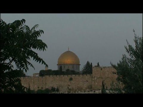 شاهد إسرائيل تزيل البوابات الإلكترونية من أمام الأقصى