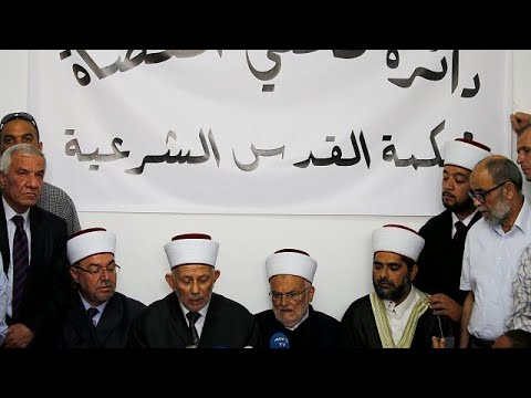 شاهد مفتي القدس والديار الفلسطينية يدعو الناس إلى الصلاة داخل المسجد الأقصى