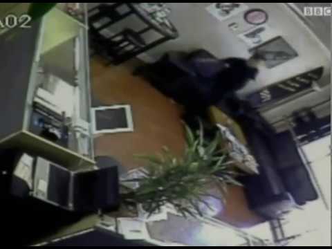 العناية الإلهية تنقذ شابًا من الموت دهسًا