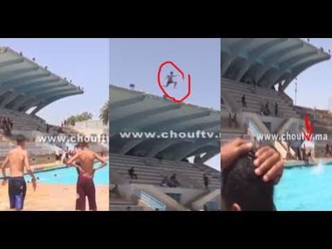 شاهد شاب يسقط من أعلى قمة في مسبح فاس