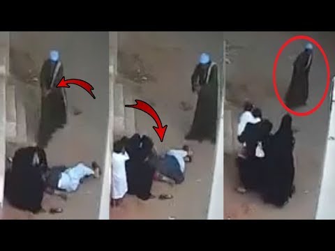 شاهد لقطات صادمة لأب يقتل ابنه بالرصاص لدفاعه عن والدته