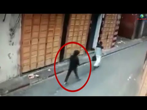 شاهد شاب يقوم بملاحقة رجل أمن في البحرية الملكية لسرقته