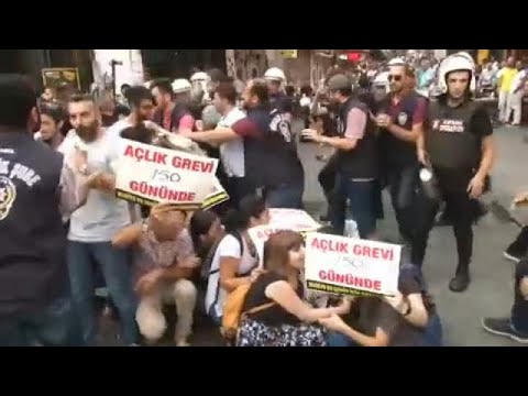 الشرطة التركية تفض احتجاجات بمشاركة العشرات